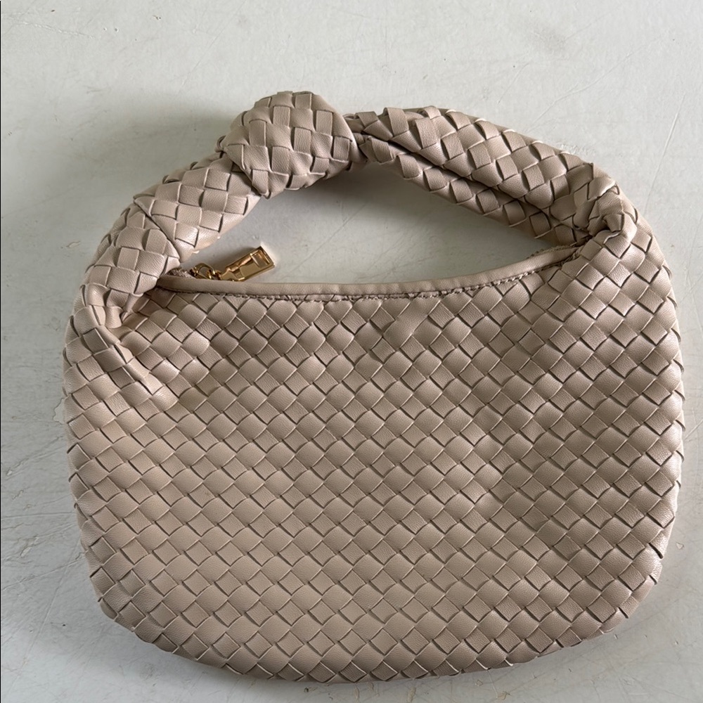 Elegant Tan Woven Handbag